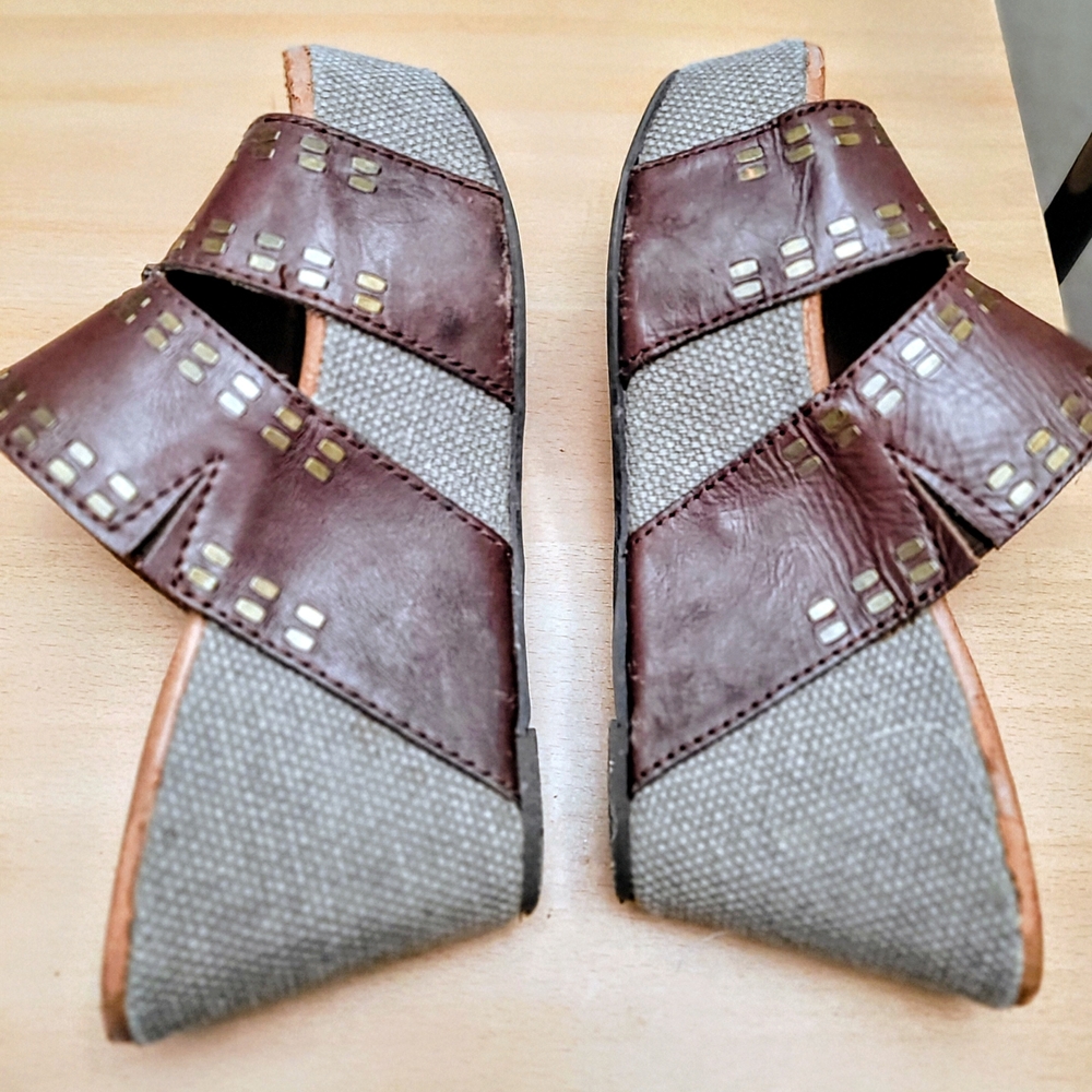 Lucky Brand Brown & Gold Cross Strap Wedge Sandals
